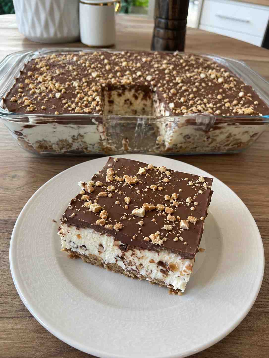Costco Waffle Cone Bar Cake Recipe – Creamy, Crunchy & Chocolatey Dessert