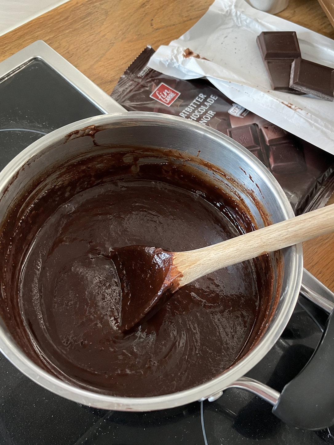 Preparing chocolate cream