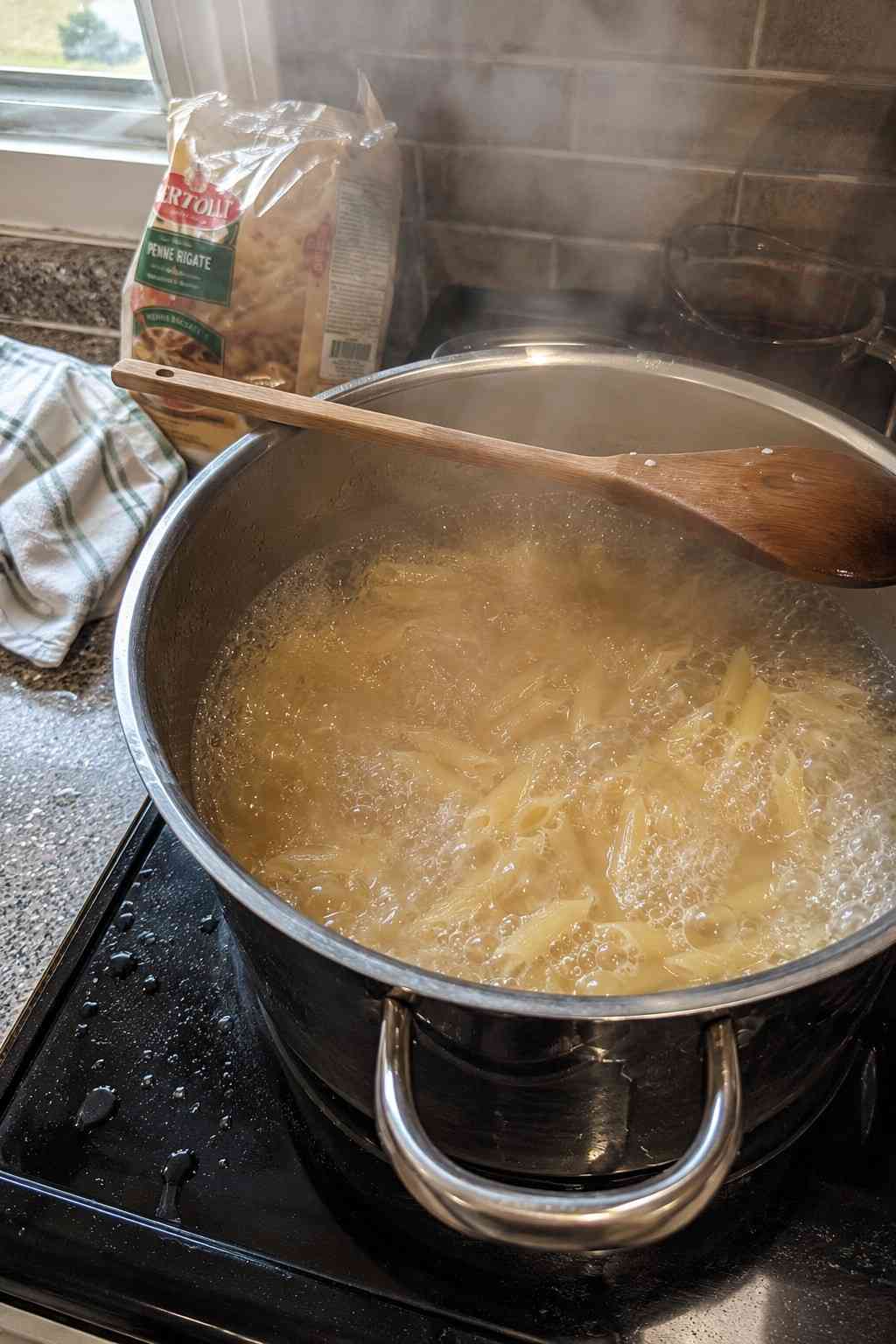 Boiling pasta